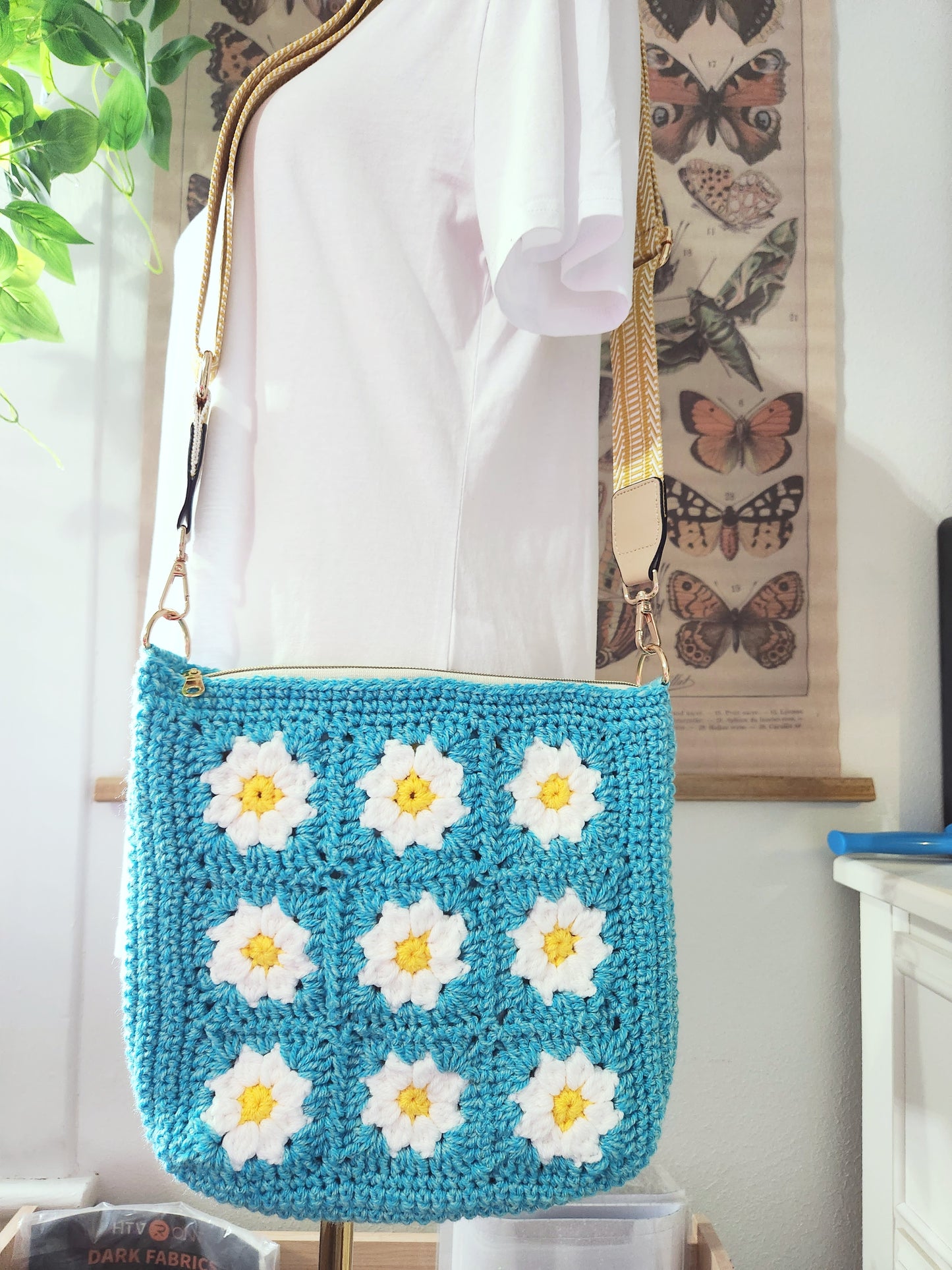 Blue Daisy Crochet Bag